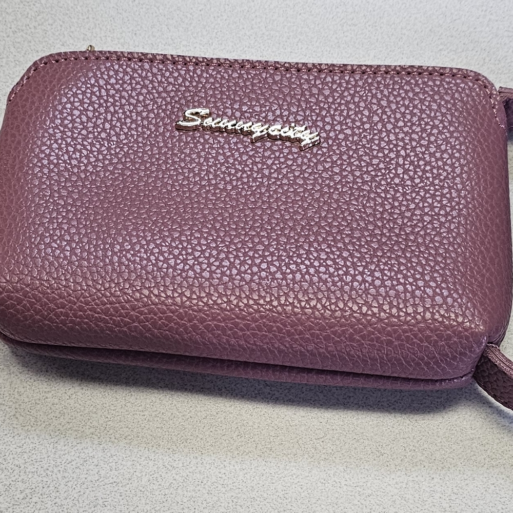 Women pink wristlet purse. Gently used Sunnycity 👛!